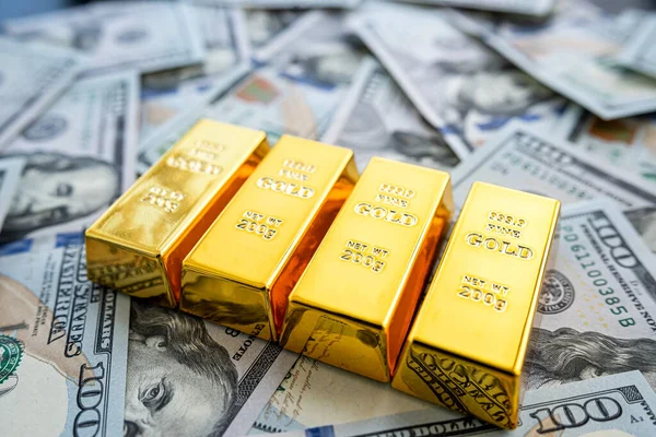 Barras Ouro Sobre Notas Dinheiro Dólar Conceito Poupança Investimento Finanças — Fotografia de Stock