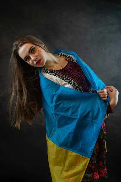 Jeune Ukrainien Broderie Pose Dans Studio Vêtements Traditionnels Ukraine Mode — Photo