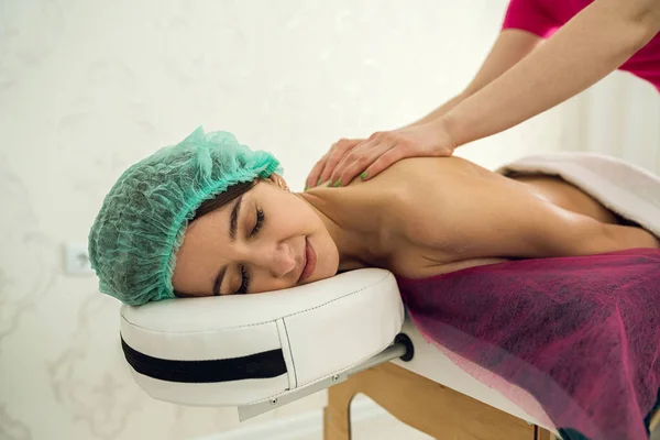 Young Woman Having Back Massage Spa Salon Therapeutic Procedure Concept —  Fotos de Stock