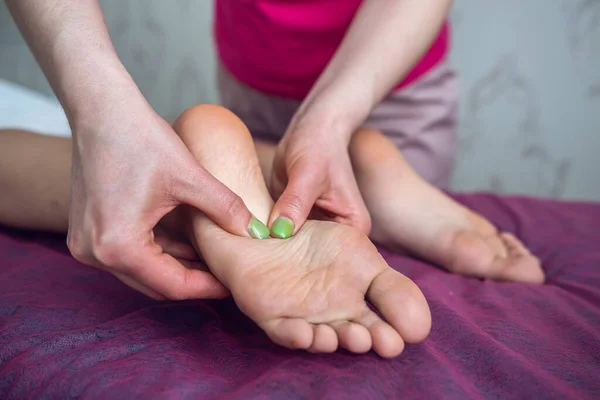 Client Having Feet Massage Spa Salon Healtye Lifestyle Relax Concept — 图库照片