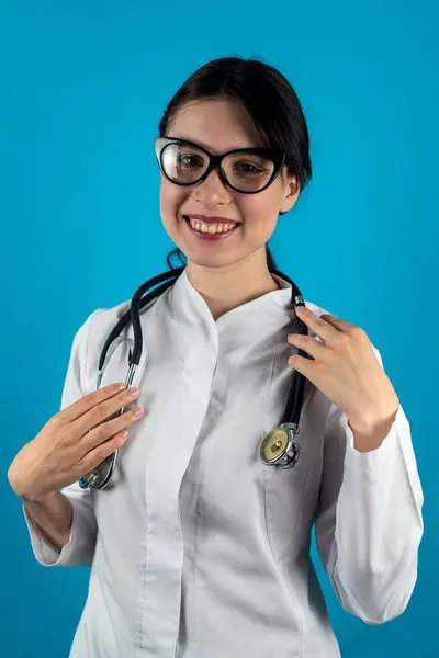 Piękna Młoda Utalentowana Lekarka Wyleczyła Wielu Pacjentów Koncepcja Medycyny Portret — Zdjęcie stockowe