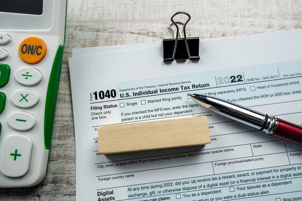 Cloeup 1040 Federal Income Tax Return Form Pen Tax Time — Foto Stock