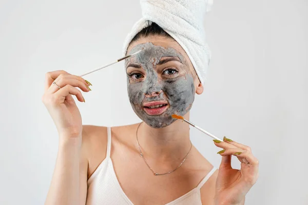 Retrato Mulher Bonita Fazendo Tratamentos Beleza Use Máscara Barro Mantenha — Fotografia de Stock