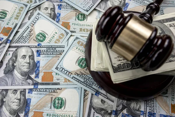 Notas 100 Dólares Com Martelo Lei Questões Legais Conceito Crime — Fotografia de Stock