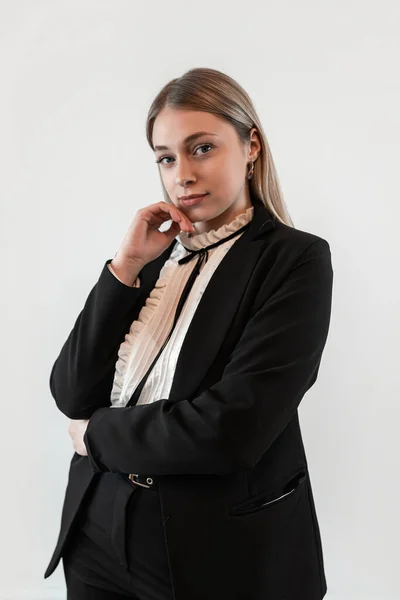 Jovem Mulher Negócios Caucasiana Isolada Fundo Branco Retrato Feminino Isolado — Fotografia de Stock