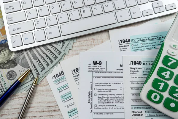 1040 Individual Income Tax Return Dollar Pen Anc Calculator Time — Stock Fotó