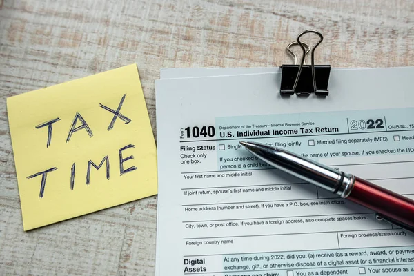 Formulario Impuestos 1040 Blanco Con Pluma Documento Concepto Impuestos — Foto de Stock