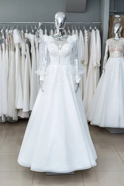 Beautiful Wedding Bridal Dresses Mannequin Showroom Mall — Stok fotoğraf