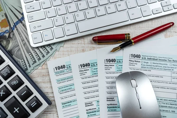 Concepto Contabilidad Empresarial Formulario Impuestos 1040 Con Calculadora Bolígrafos Nosotros — Foto de Stock