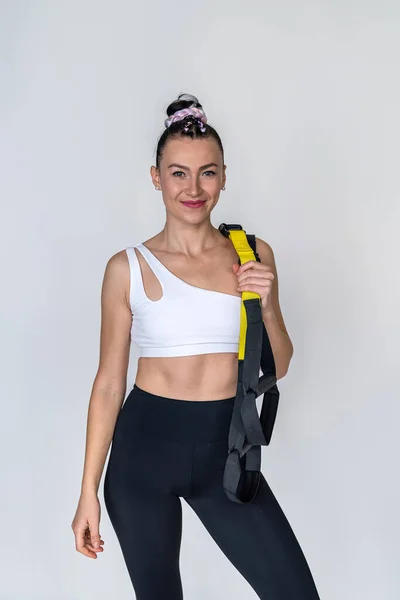 Deportista Chica Con Bucles Trx Para Los Deportes Lanzados Sobre —  Fotos de Stock