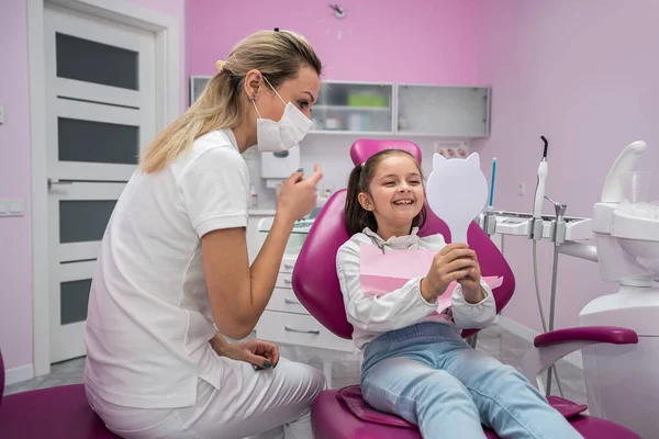 Little Female Patient Dental Chair Looks Her Teeth Treatment Dental — Stok fotoğraf