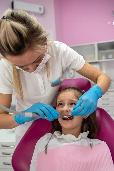 Close Girl Her Mouth Open Looking Dentist While Doctor Checks — Foto Stock