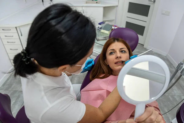 Dentist Examines Girl Patient Who Holds Mirror See Everything Examination — Foto de Stock