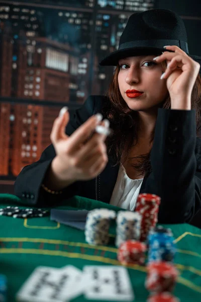 Young Girl Playing Poker Lot Chips Cards Cigar Her Fingers — Φωτογραφία Αρχείου
