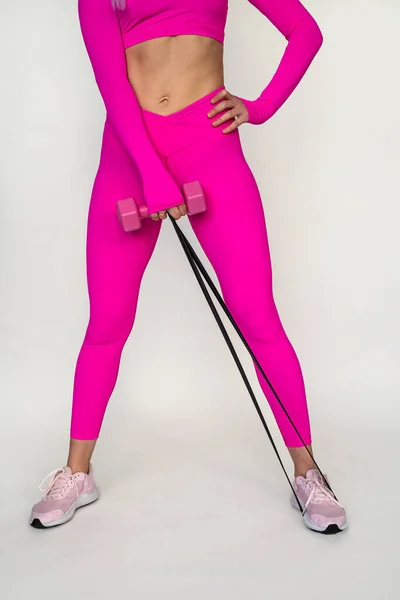 Fitness Dívka Elastickým Proužkem Dělá Cvičení Celého Těla Proti Bílému — Stock fotografie