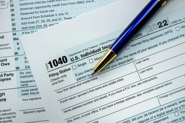 Cloeup 1040 Federal Income Tax Return Form Pen Tax Time — Foto de Stock