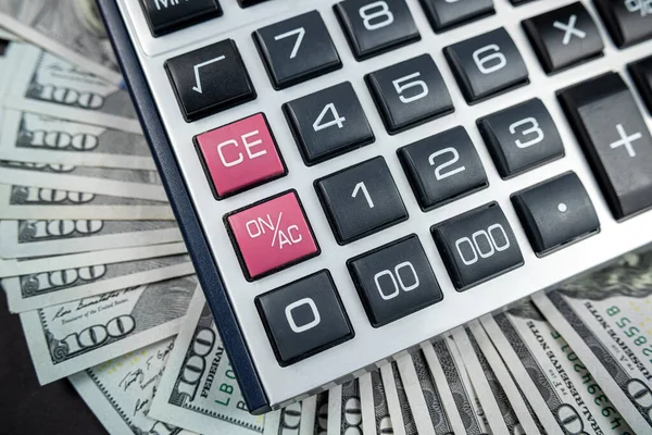 Грошові Долари Калькулятор Ізольовані Чорному Тлі Концепція Економіки Розподіл Грошей — стокове фото