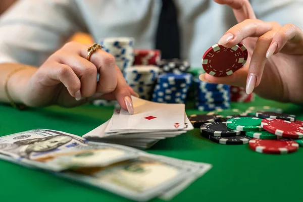 Woman Black Counts Chips Money Raises Bet Poker Game Casino — Stok fotoğraf