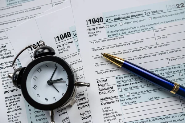 1040 Tax Form Pen Calculator Alarm Clock Annual Tax Payment — Zdjęcie stockowe
