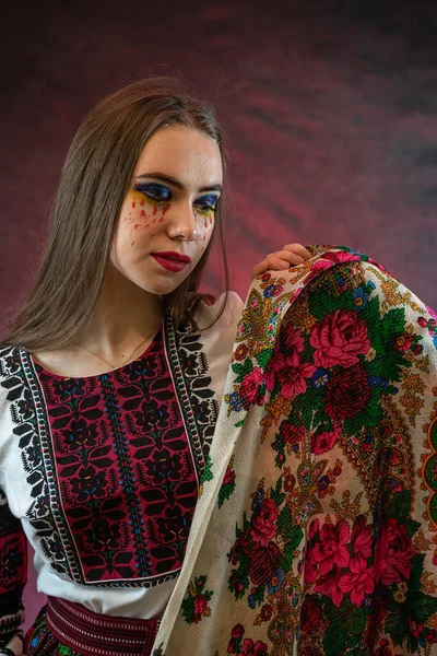 Ucraniano Jovem Bonita Mulher Usar Vyshyvanka Vestido Bordado Nacional Lenço — Fotografia de Stock