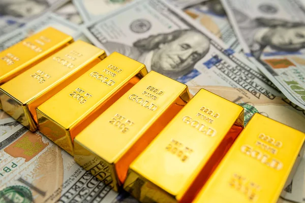 Zlaté Cihly 100 Dolarových Bankovkách Finanční Aktiva Koncepce Úspor Investic — Stock fotografie
