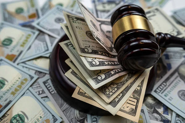 Martelo Juiz Está 100 Dólares Dinheiro Novo Conceito Lei Jurídico — Fotografia de Stock