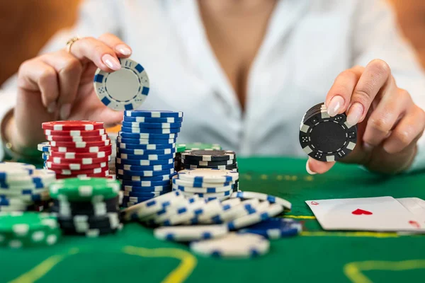 Woman Casino Many Chips She Wraps Big Win Poker Poker — Φωτογραφία Αρχείου