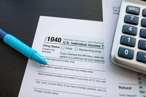 Formulaire Impôt 1040 Avec Stylo Calculatrice Sur Bureau Rapport Annuel — Photo