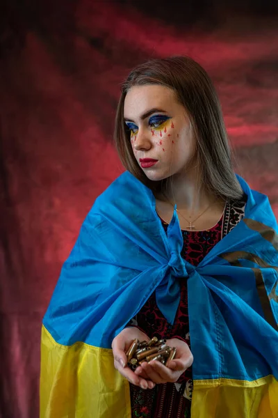 Mulher Ucraniana Morena Bonita Vestidos Bordado Roupa Nacional São Tristes — Fotografia de Stock