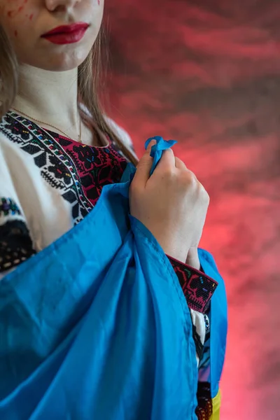 Mooie Brunette Oekraïense Vrouw Nationale Kleding Borduurjurken Zijn Verdrietig Van — Stockfoto