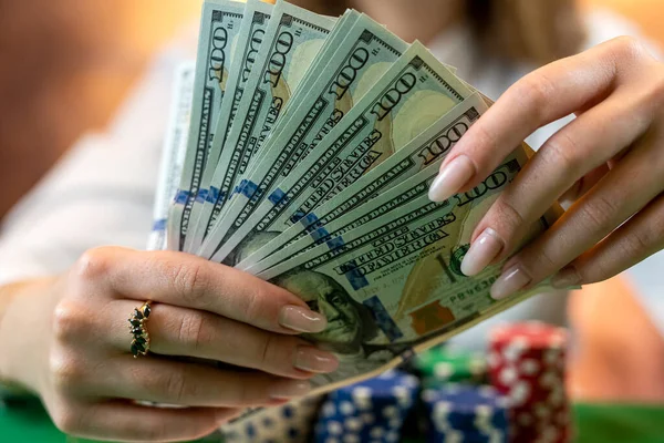 Player Counts Chips Money Raises While Playing Casino Poker Gambling — Stock Photo, Image