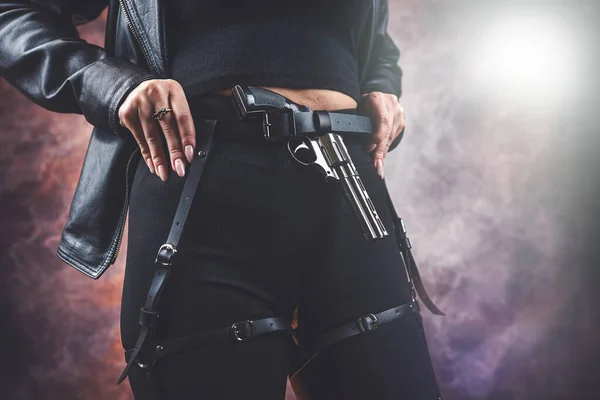 Dangerous Slim Woman Black Outfit Holding Handgun Pistol Isolated Dark — Photo