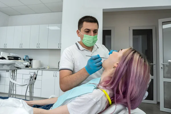 Dentist Conducts Examination Patient Who Came Appointment Dentistry Teeth — Zdjęcie stockowe