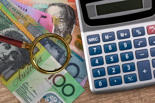Aud Αυστραλία Δολάρια Τραπεζογραμμάτια Και Αριθμομηχανή Δάνεια Και Αποταμιεύσεις Έννοιες — Φωτογραφία Αρχείου