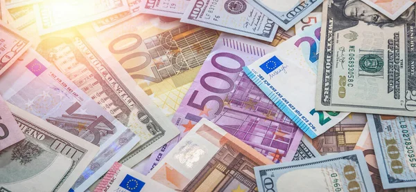 広い長いバナー主な世界の通貨ドルとユーロ紙幣 貯蓄コンセプト — ストック写真