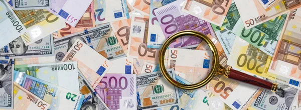 Finans Banner Bakgrund Förstoringsglas Dollarsedlar Och Eurosedlar Sedlar Amerikanska Amerikanska — Stockfoto
