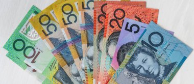 Finansal geçmiş olarak Avustralya Doları banknotları, farklı renk banknotları. AUD, nakit