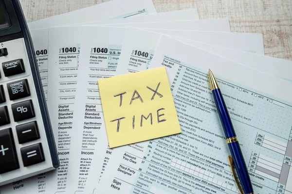 2022 Blank 1040 Individual Tax Form Stickers Tax Time Concept — Zdjęcie stockowe