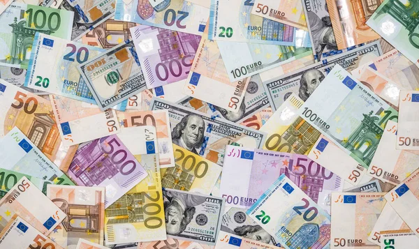 ドル紙幣に対するユーロ 米国とヨーロッパを2つの主要な硬貨として融資する ファイナンスと貯蓄 ロイヤリティフリーのストック写真