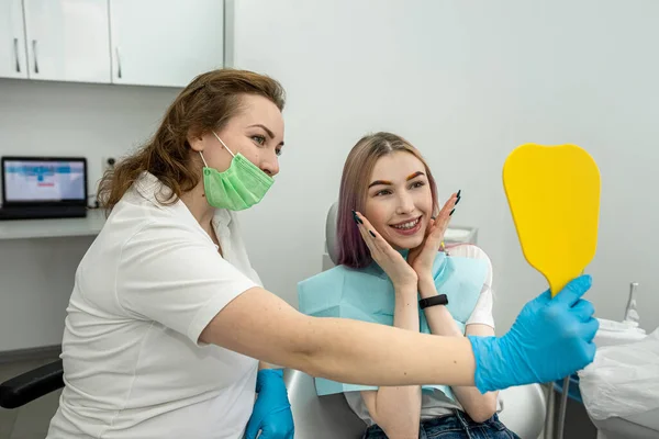 Female Doctor Client Consultation Girl Patient Dental Clinic Discussion Issues — Stock Photo, Image