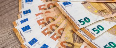 Farklı banknotların Euro banknotları kağıt banknotlar finansman arka planı. Üst görünüm, yakın plan