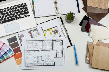 Mimari materyal planları dizüstü bilgisayar araçları ve yenileme için renk örnekleyici. Yaratıcı iç tasarımın düz dizaynı