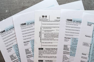 boş vergi formu boş 1040 w9 W 9 federal gelir formu iş konsepti olarak. Vergi zamanı
