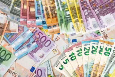 AB 'nin farklı avro banknotlarının en üst görünümü 50 bin 100 bin 500 dolar değerinde. Zenginlik kavramı
