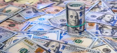 Amerikan parası arka plan olarak farklı dolar kağıt banknotları. Finansal iş veya tasarruf kavramı
