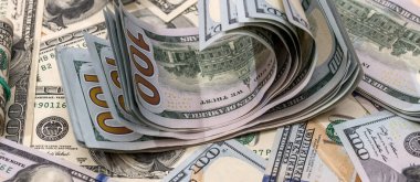 Bir yığın Amerikan doları kağıt para geçmişi. Mali konsept