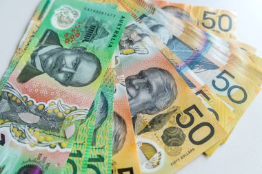 Yeni banknotlar 50 ve 100 Avustralya doları. Finans geçmişi olarak para. AUD, nakit