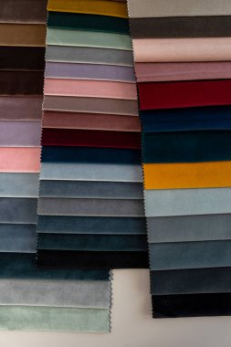 Farklı türde döşeme kumaşları. Mobilya ve iç dekorasyon. 