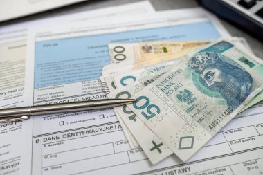 Yatırım cilası vergi formu PIT 37 pln zloty banknot kalem. Zaman vergisi. Lehçe yazıt, PIT a