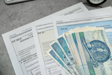 Polski emrti tas kalem hesap makinesi gözlüklü 33338. oyuğu oluşturur. Diğer kaynaklardan elde edilen gelirler ve toplanan gelir vergisi artışları hakkında bilgi